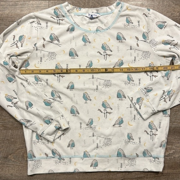 Company Store White micro fleece long sleeve bird shirt, size medium - Picture 4 of 8